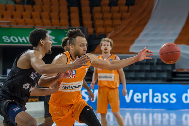 他们通过赛 他们通过赛