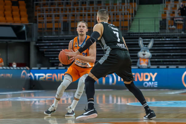 尽管因佩戴 尽管因佩戴